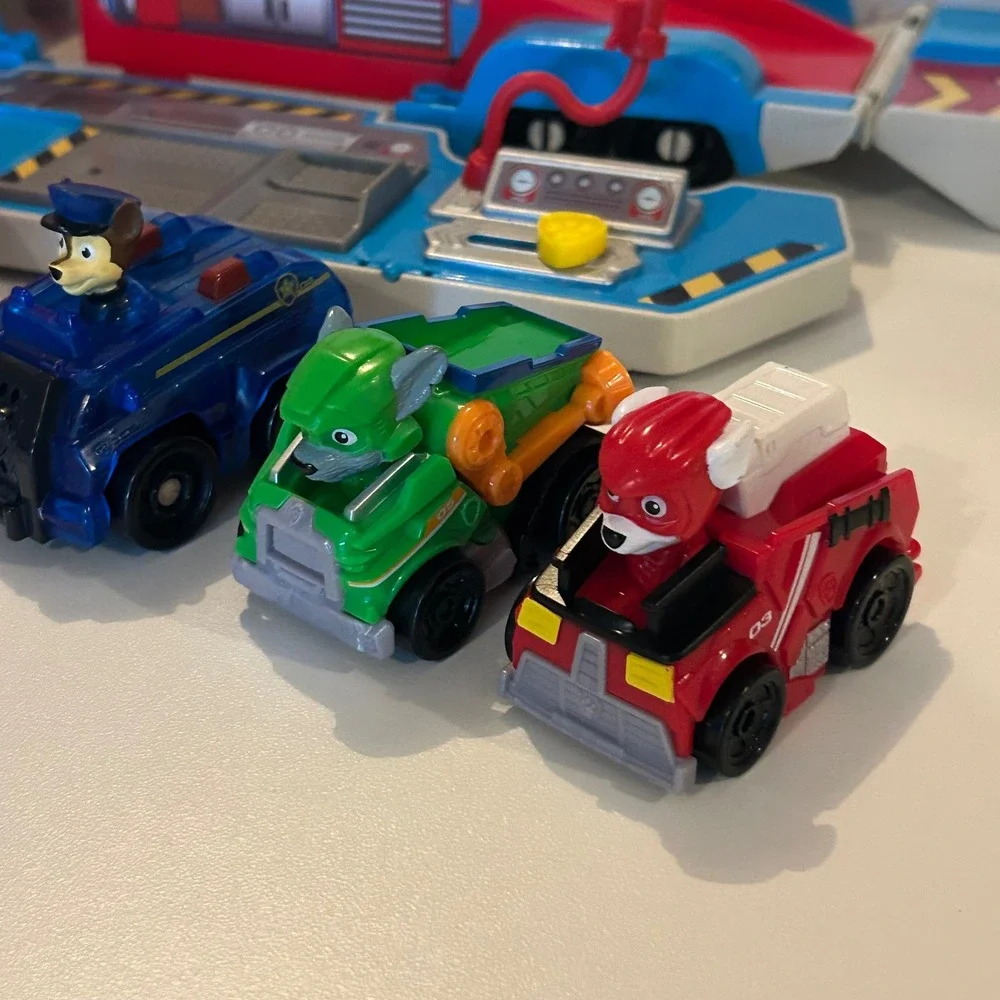 Paw Patrol Launch N Haul Patroller 2-in-1 Transforming Playset 7 Vehicles